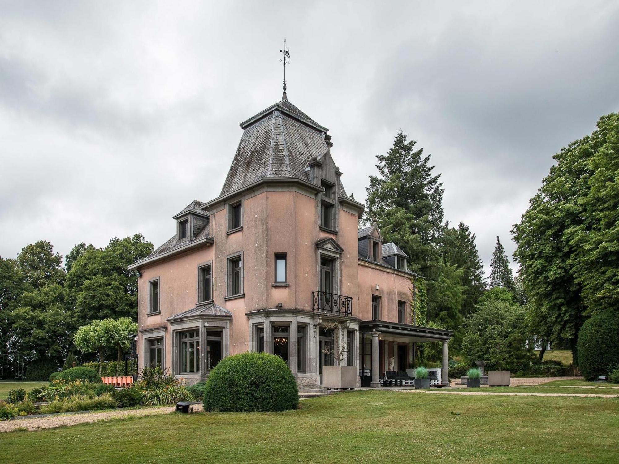 Vila Luxurious Castle With Hot Tub In The Belgian Jamoigne Exteriér fotografie